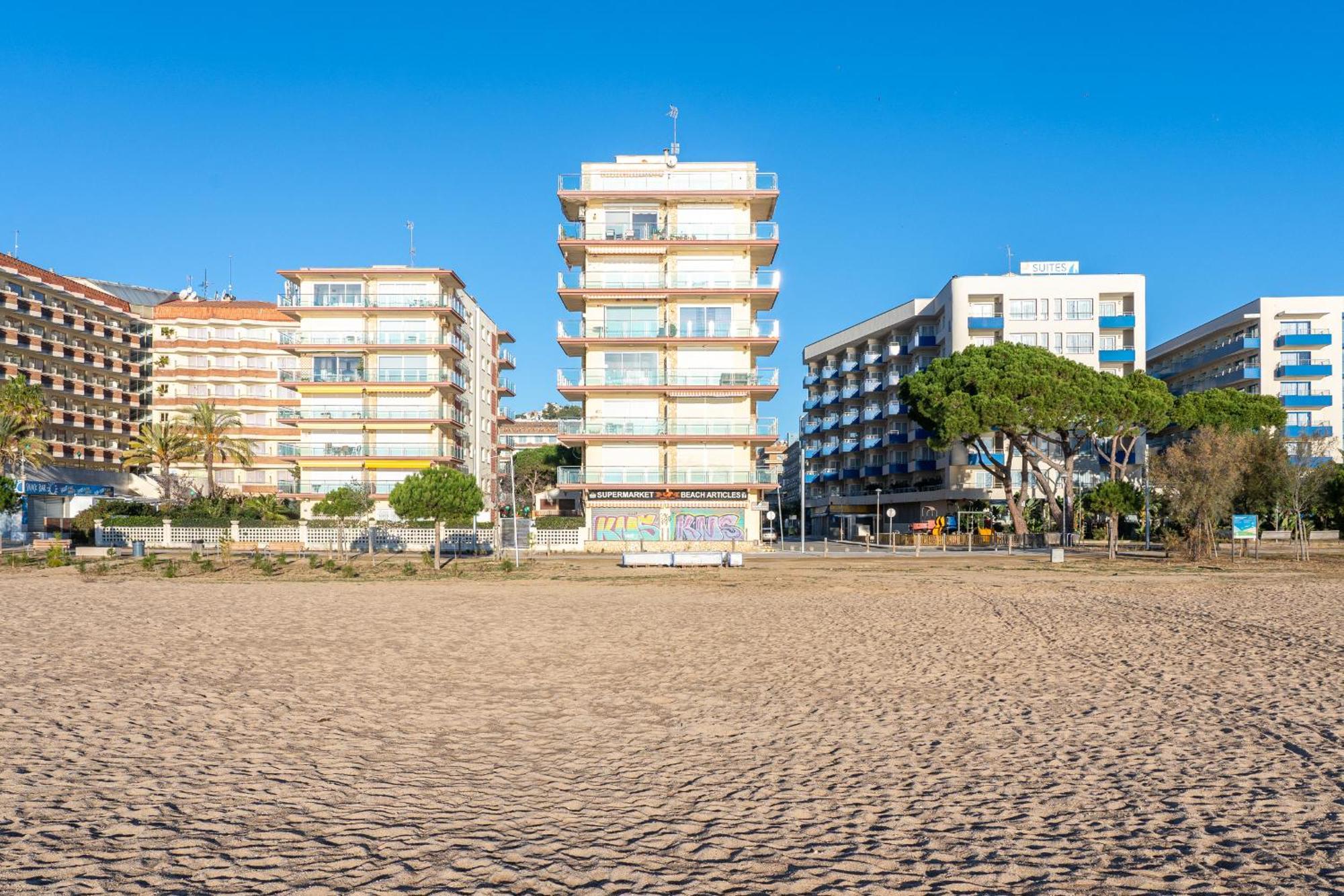Hauzify I Apartament Llevant Санта Сузана Екстериор снимка