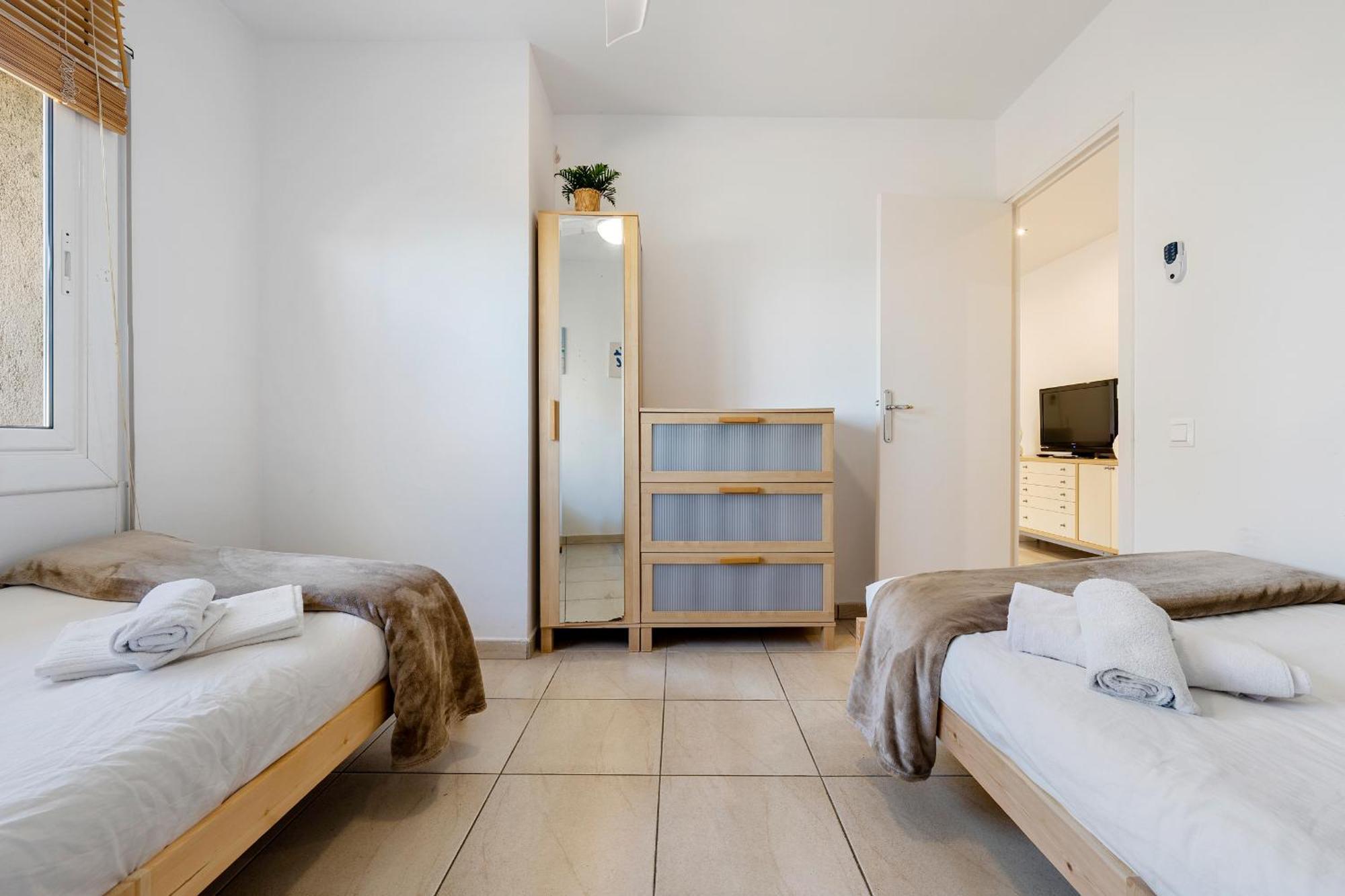 Hauzify I Apartament Llevant Санта Сузана Екстериор снимка
