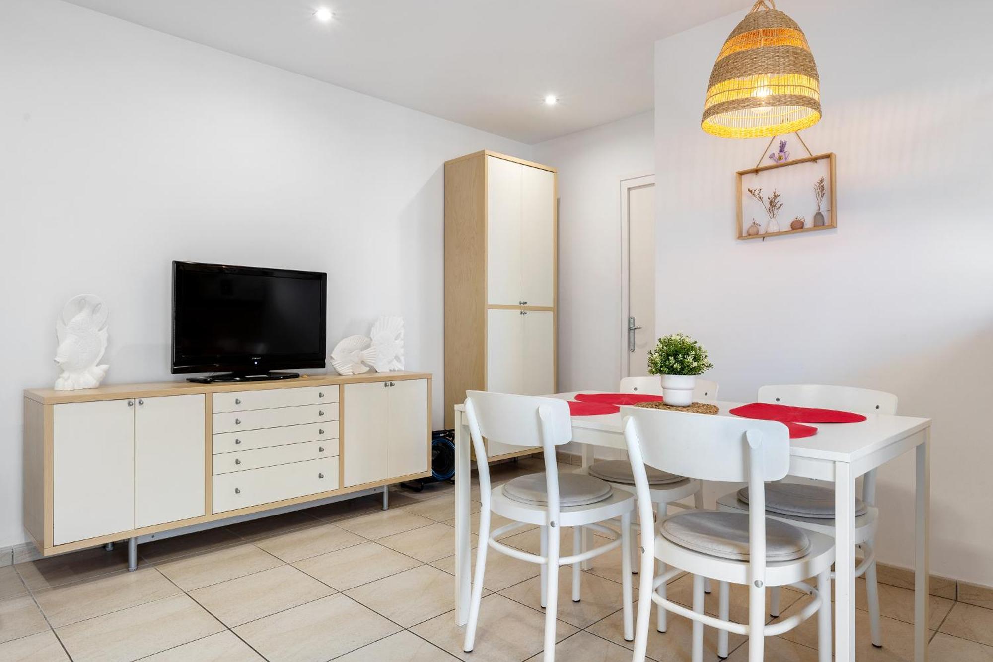 Hauzify I Apartament Llevant Санта Сузана Екстериор снимка