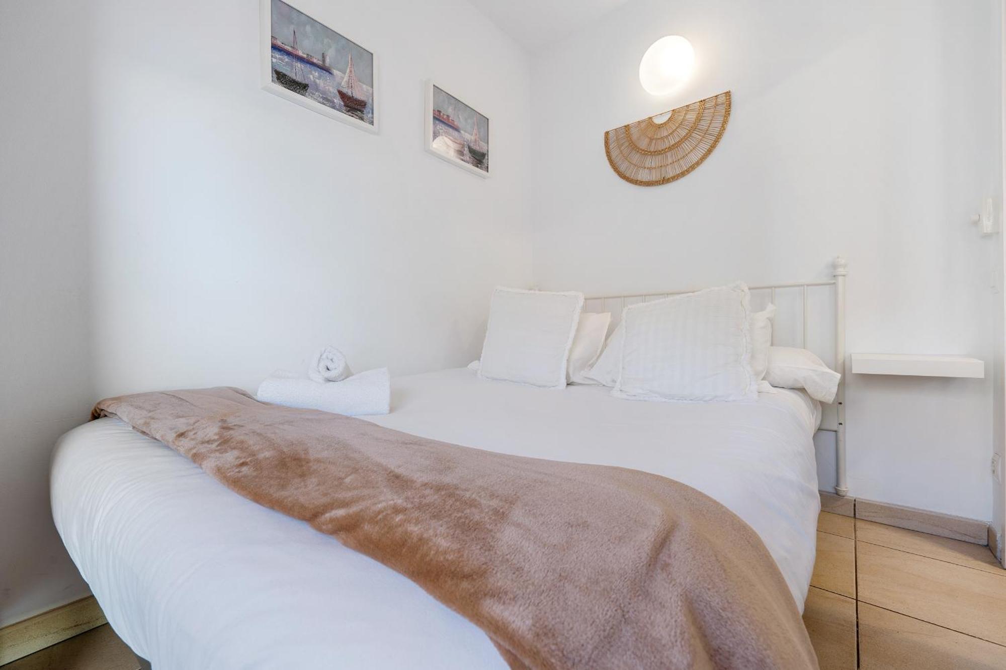 Hauzify I Apartament Llevant Санта Сузана Екстериор снимка