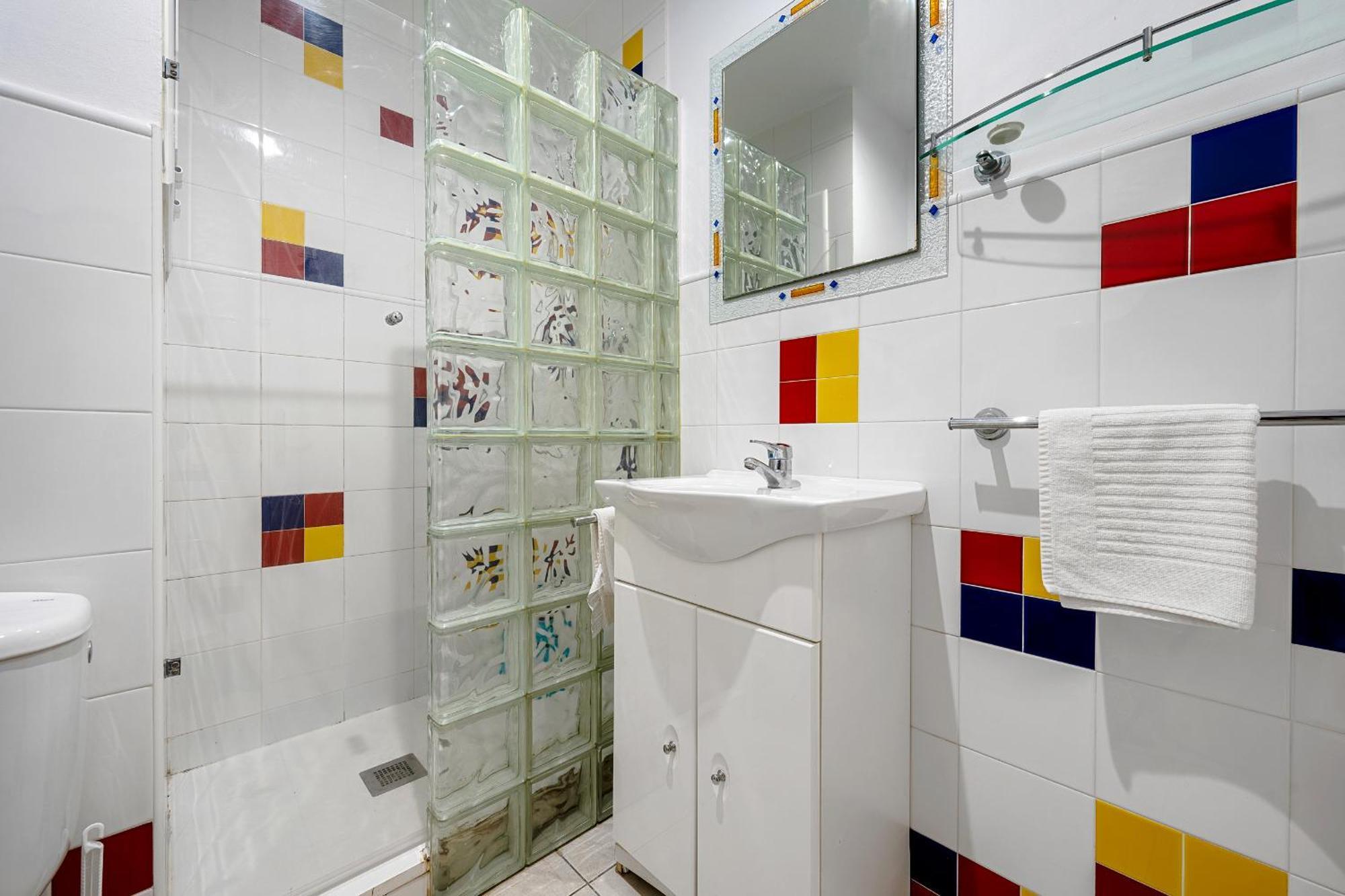 Hauzify I Apartament Llevant Санта Сузана Екстериор снимка